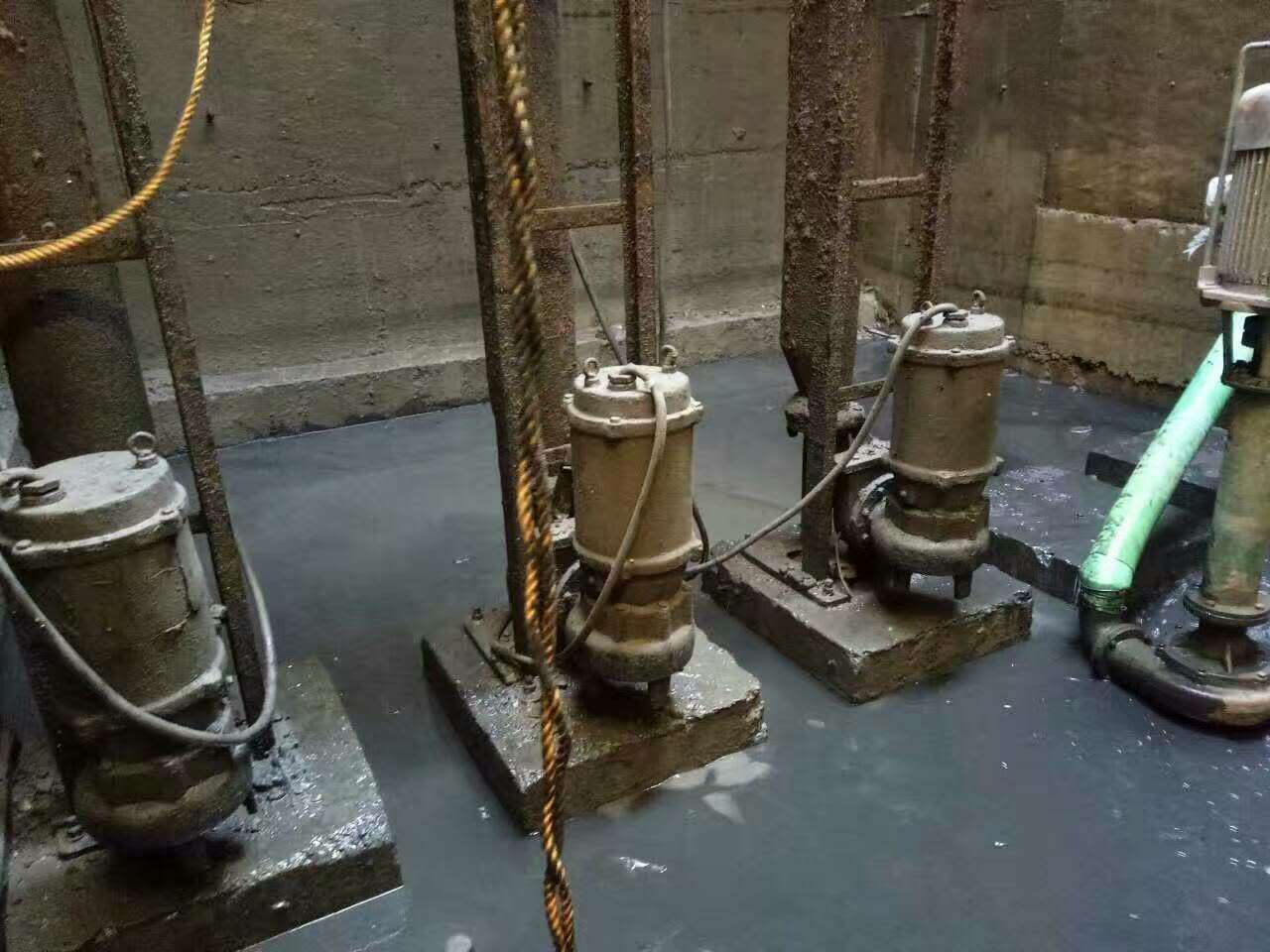 东乌珠穆沁污水池清理